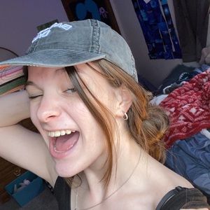 Meet your Posher, Cassandra